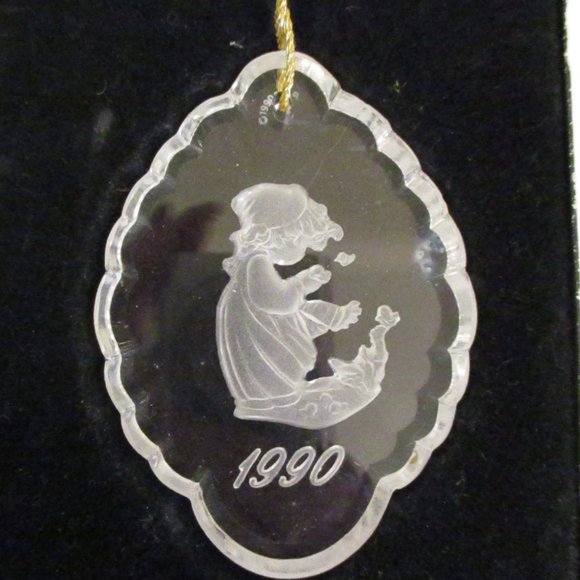 Vintage Precious Moments 1990 Crystal Ornament "Winter Song", Little Girl&Birds - Picture 3 of 8